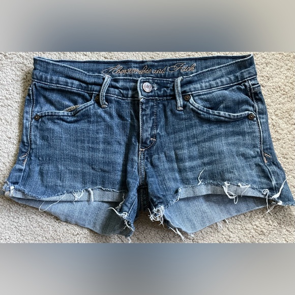 Gently Used!
Abercrombie & Fitch Women’s Denim Shorts, Size 2 - Picture 1 of 5